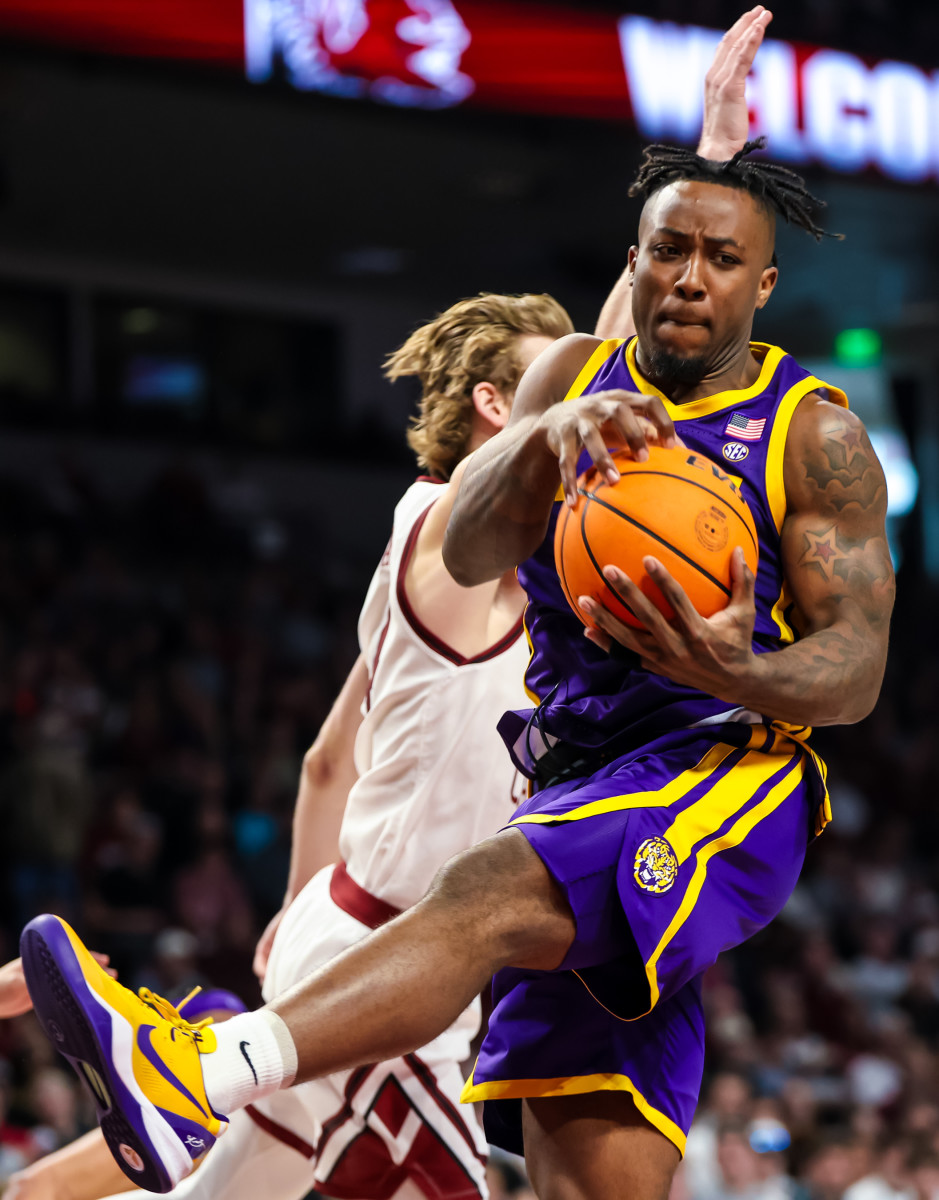 Stephen Clark gets a hand up on LSU guard Trae Hannibal trying to make something happen with the ball (17th Feb., 2024)